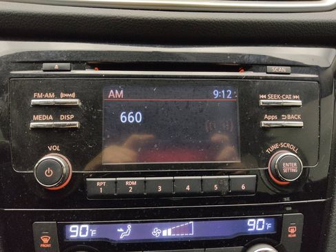 Used 2014 Nissan Rogue SV image 23