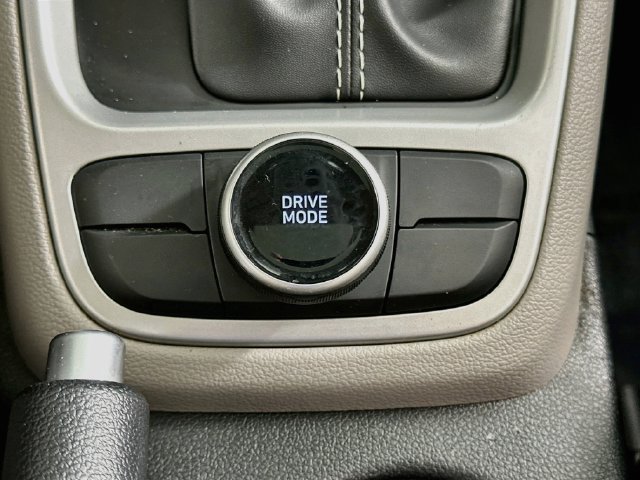 Used 2025 Hyundai Venue SEL FWD image 17