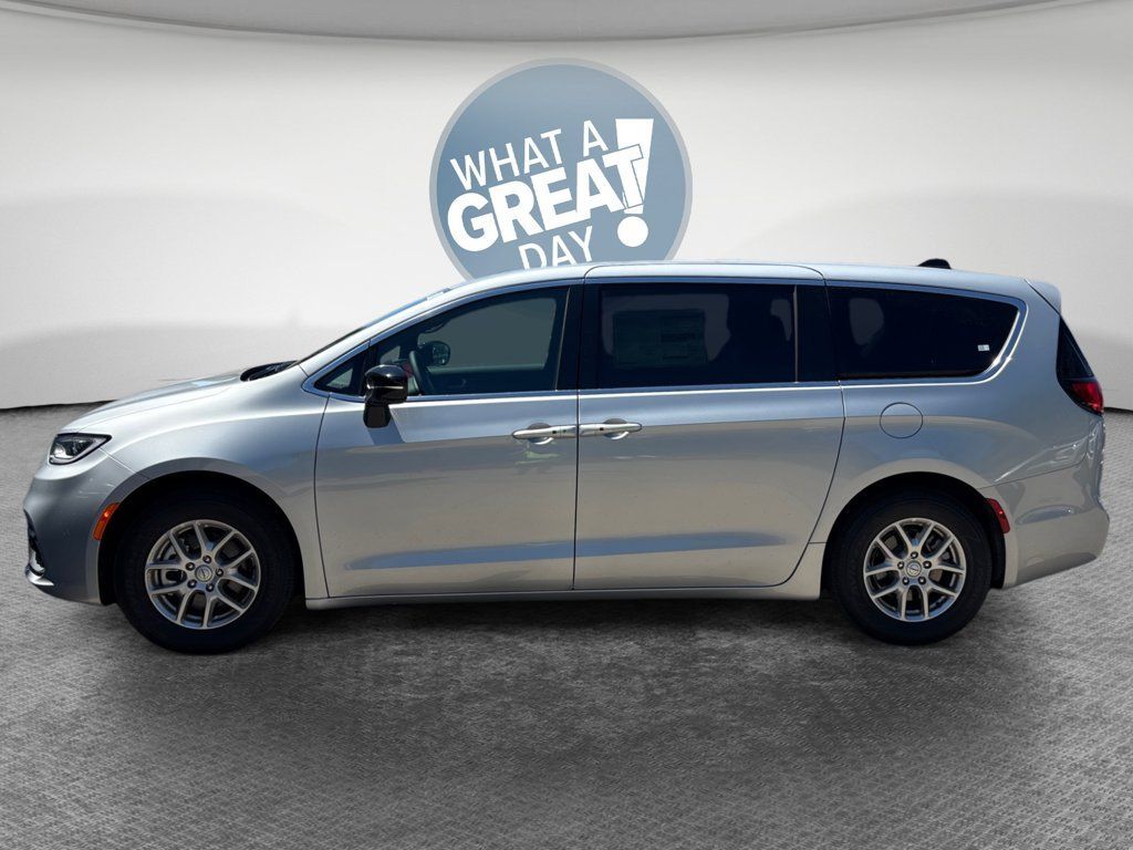 New 2026 Chrysler Pacifica Select FWD image 7