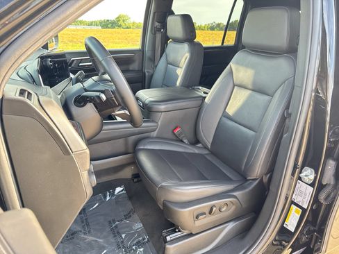 Used 2025 Chevrolet Suburban LT AWD/4WD image 11