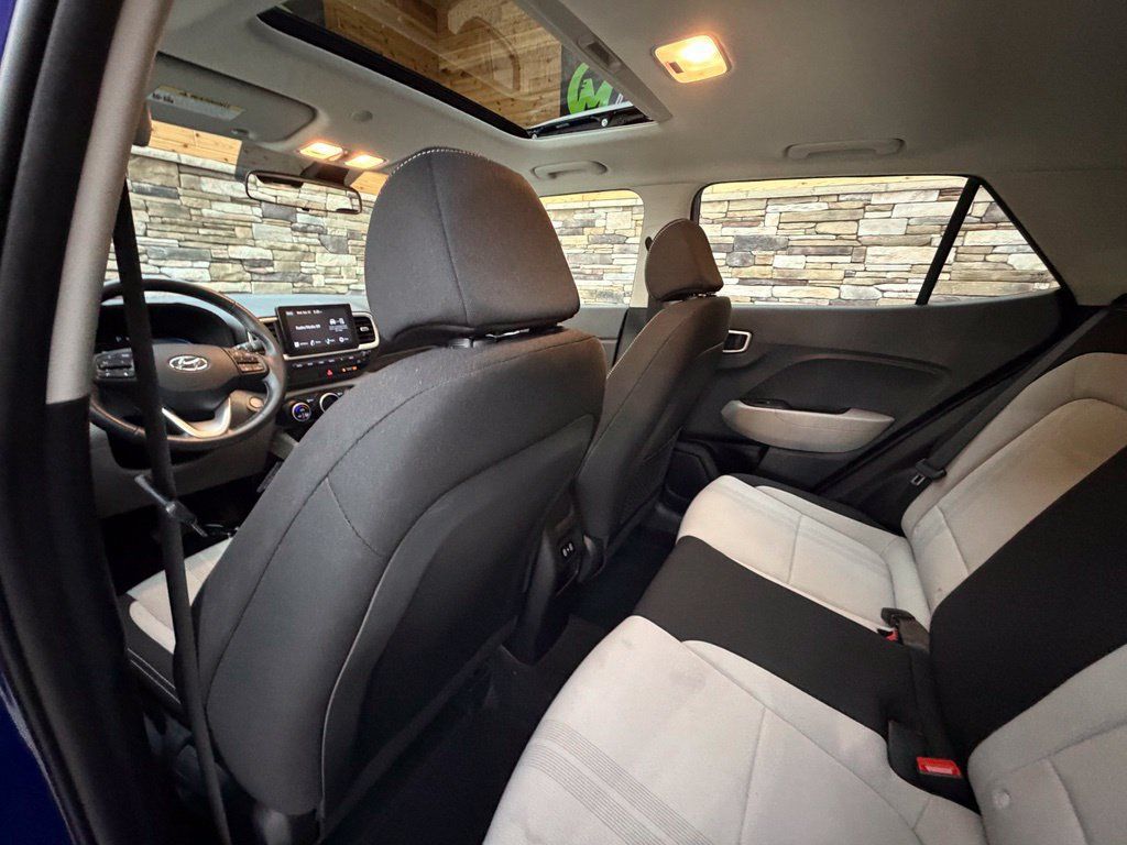 Used 2024 Hyundai Venue SEL FWD image 36