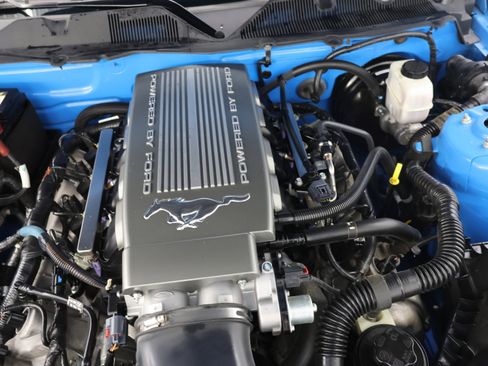 Used 2010 Ford Mustang GT Premium RWD image 18