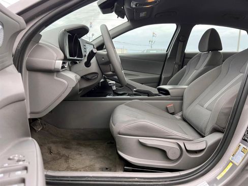 Used 2023 Hyundai Elantra SE image 7