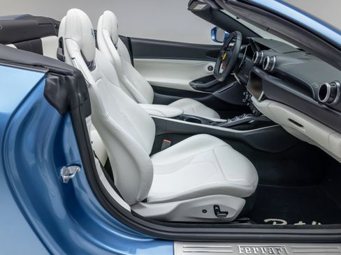 Certified 2020 Ferrari Portofino RWD image 51