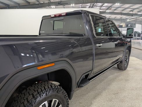 Used 2024 GMC Sierra 2500 Denali Ultimate AWD/4WD image 3