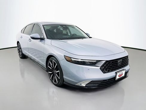 Used 2023 Honda Accord Touring image 3
