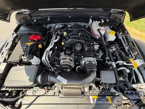 Used 2024 Jeep Wrangler Sport AWD/4WD image 17