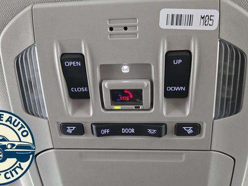 Used 2023 Toyota Highlander XLE AWD/4WD image 22