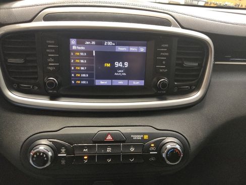 Used 2019 Kia Sorento LX image 25