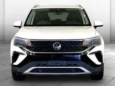 Used 2024 Volkswagen Taos SE FWD image 2