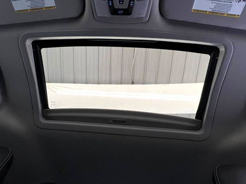 Used 2016 Toyota Sienna SE Premium image 26