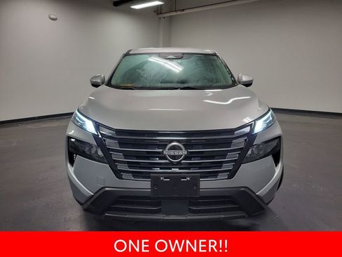 Used 2024 Nissan Rogue SV image 3