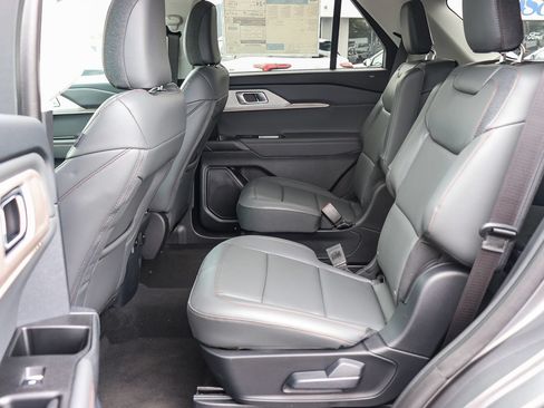 New 2026 Ford Explorer Active w/ Active Comfort Package RWD image 17