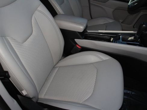 Used 2022 Jeep Compass Latitude FWD image 28