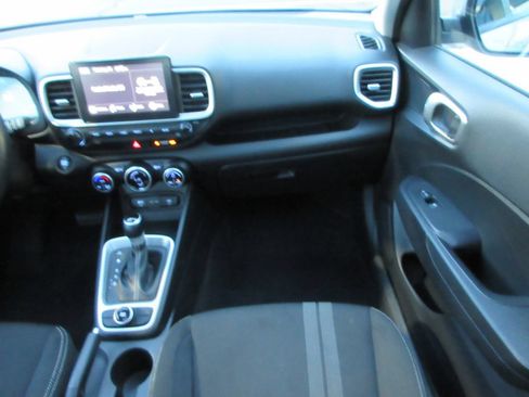 Used 2025 Hyundai Venue SEL FWD image 16
