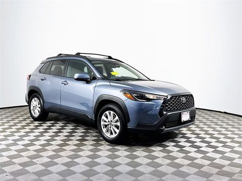 Used 2024 Toyota Corolla Cross LE image 10