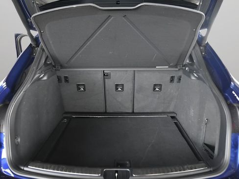 Used 2022 Porsche Macan image 39