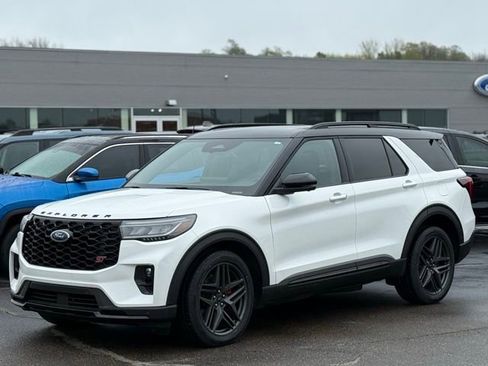 Used 2025 Ford Explorer ST AWD/4WD image 39