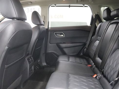 Used 2022 Nissan Rogue Platinum w/ Head-Up Display Package image 13