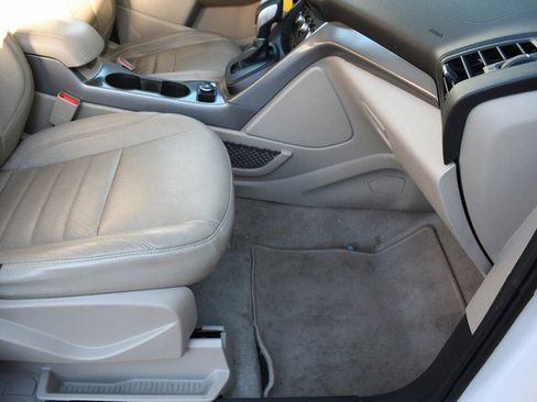 Used 2015 Ford Escape SE image 25