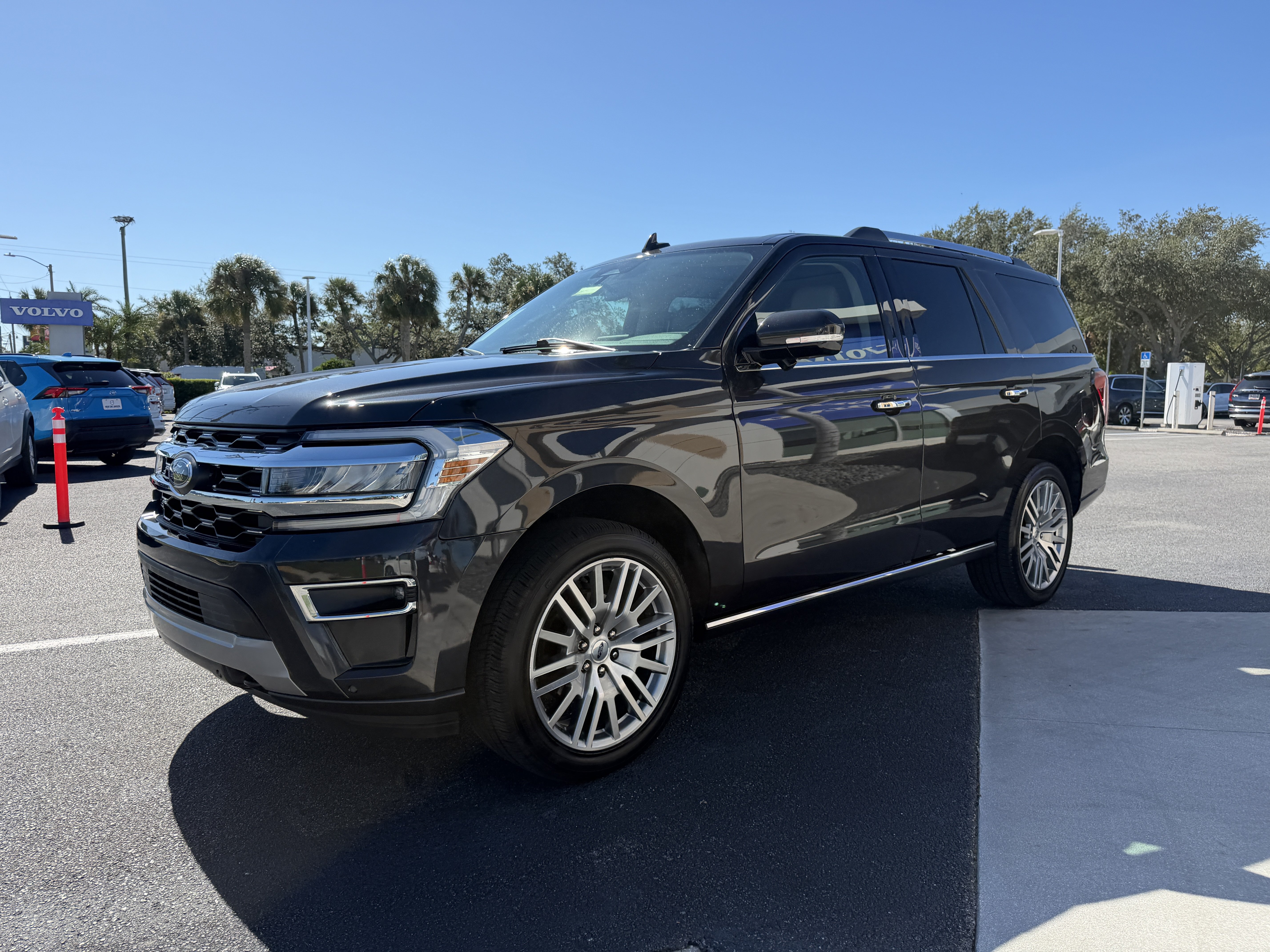 Used 2023 Ford Expedition Limited AWD/4WD image 7