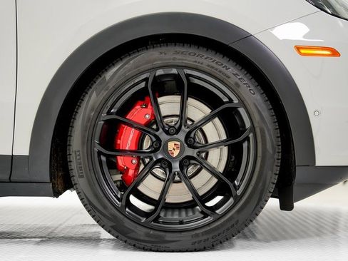 Used 2025 Porsche Cayenne GTS image 29