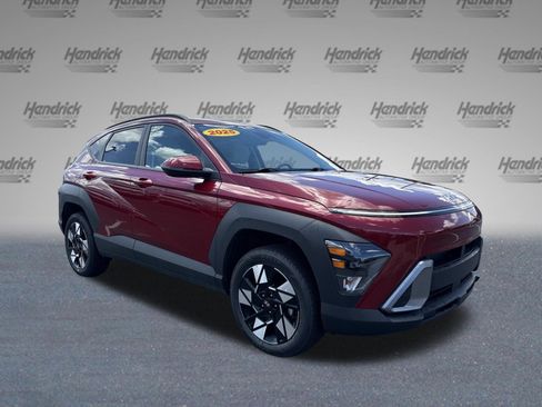 Used 2025 Hyundai Kona SEL AWD/4WD image 2