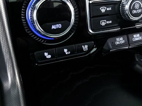 Used 2022 GMC Yukon Denali w/ Advanced Technology Package image 28