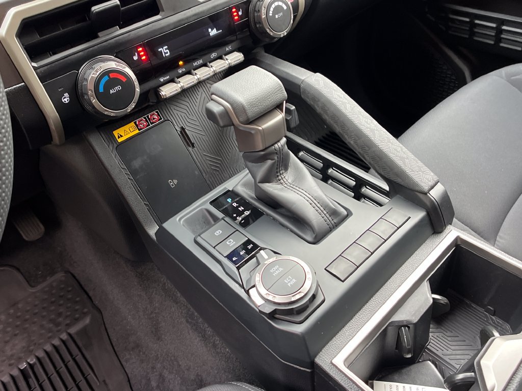 Used 2025 Toyota Tacoma SR5 AWD/4WD image 19