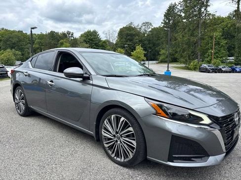 Used 2023 Nissan Altima 2.5 SL FWD image 10