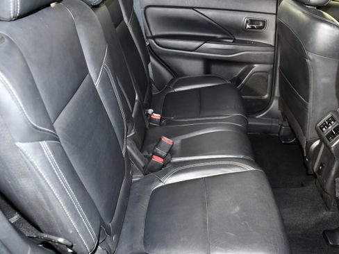Used 2020 Mitsubishi Outlander SEL AWD/4WD image 45