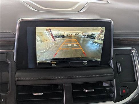 Used 2022 Chevrolet Suburban LT RWD image 15