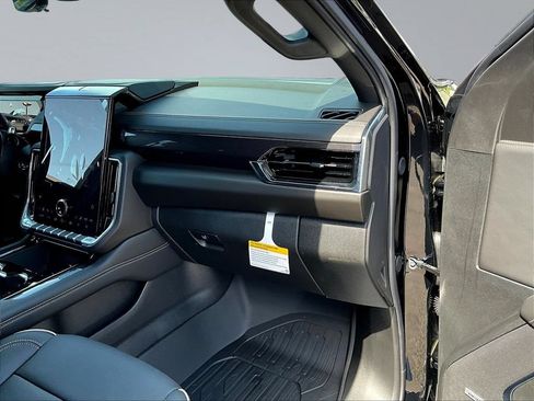 New 2026 GMC Yukon XL Elevation w/ Elevation Premium Package AWD/4WD image 32