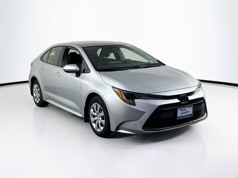 Used 2023 Toyota Corolla LE FWD image 3