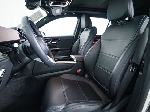 Certified 2025 Mercedes-Benz GLC 300 4MATIC image 5