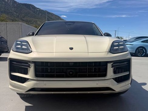 Certified 2026 Porsche Cayenne Turbo AWD/4WD image 6