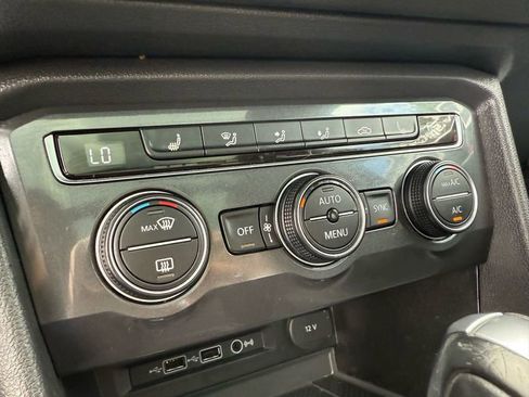 Used 2020 Volkswagen Tiguan SE image 18