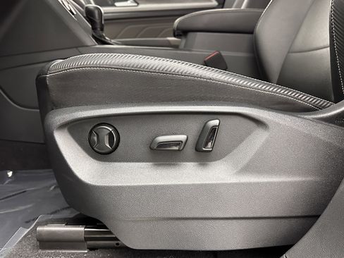 Used 2023 Volkswagen Atlas Cross Sport SE w/ Black Wheel Package image 13