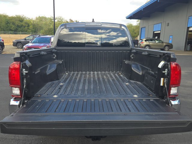 Used 2022 Toyota Tacoma SR5 RWD image 17