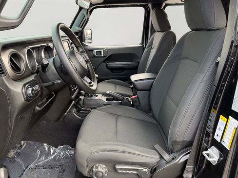 Used 2019 Jeep Wrangler Unlimited Sport AWD/4WD image 16