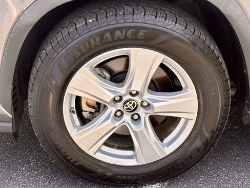 Used 2021 Toyota Highlander L FWD image 31