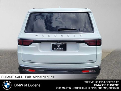 Used 2022 Jeep Wagoneer Series III w/ Premium Group I AWD/4WD image 4