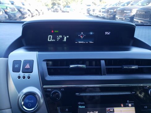 Used 2016 Toyota Prius V image 11