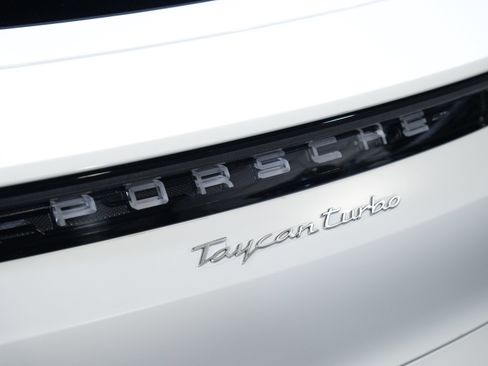 Used 2020 Porsche Taycan AWD/4WD image 18