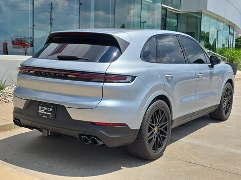 Certified 2025 Porsche Cayenne AWD/4WD image 7