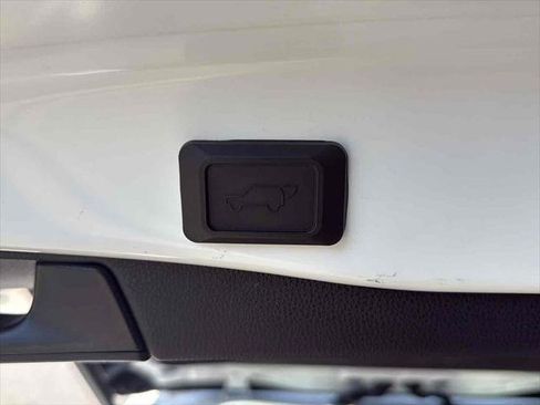 Used 2024 Toyota RAV4 SE w/ Convenience Package image 37