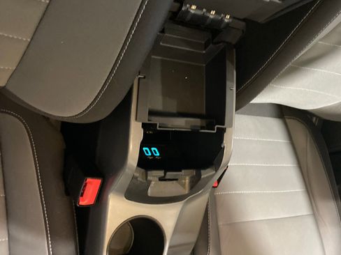 Used 2016 Ford Escape SE w/ Equipment Group 201A image 6