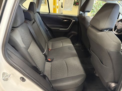 Used 2021 Toyota RAV4 XLE w/ Convenience Package image 21