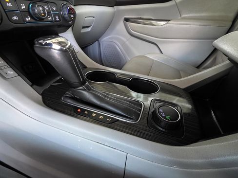 Used 2019 GMC Acadia SLT FWD image 25