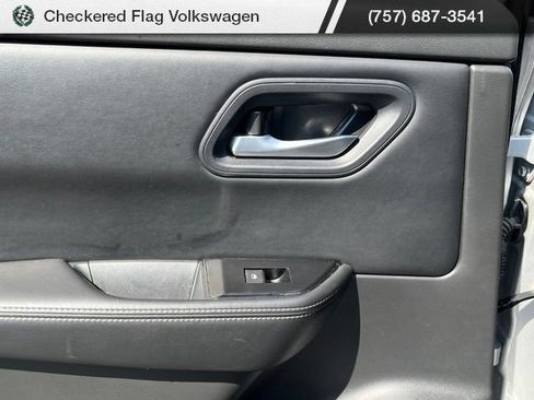 Used 2024 Nissan Rogue SV FWD image 27